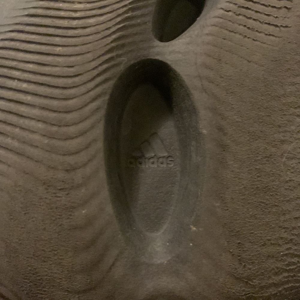 I am selling Yezzy foam runners both come together.
